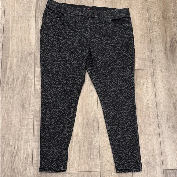 Levi's Women’s Leopard Patterned Black Stretch Leggings Skinny Jeans Size 22 - Picture 1 of 6